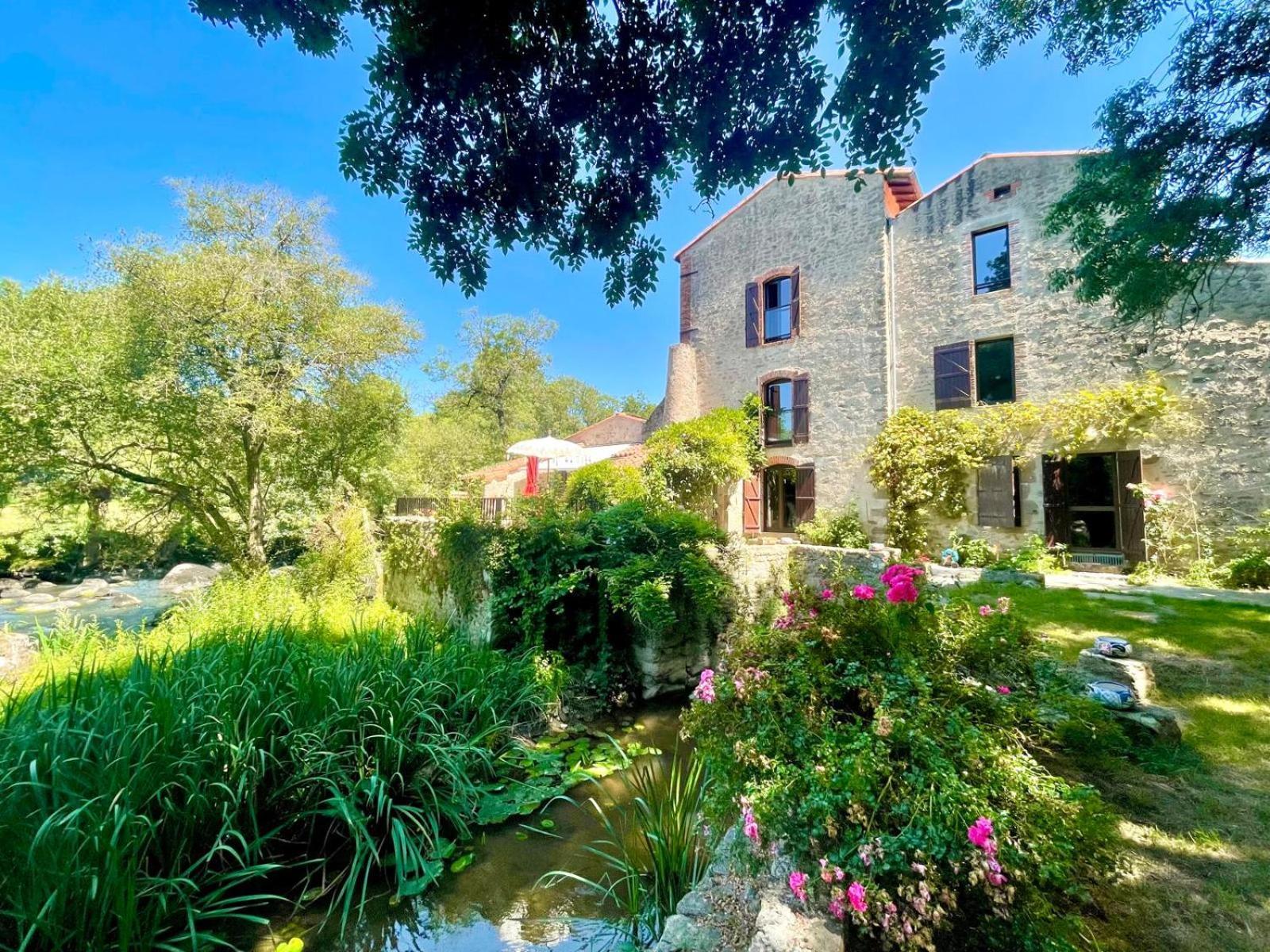 Bed and Breakfast Le Moulin Du Guy, Proche Du Puy Dufou Chanverrie Zewnętrze zdjęcie