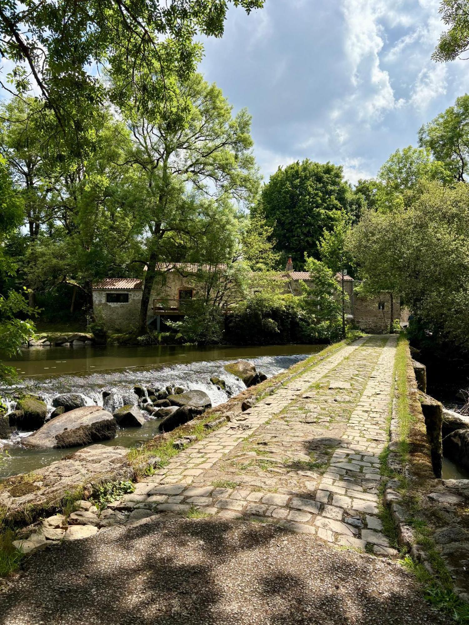 Bed and Breakfast Le Moulin Du Guy, Proche Du Puy Dufou Chanverrie Zewnętrze zdjęcie